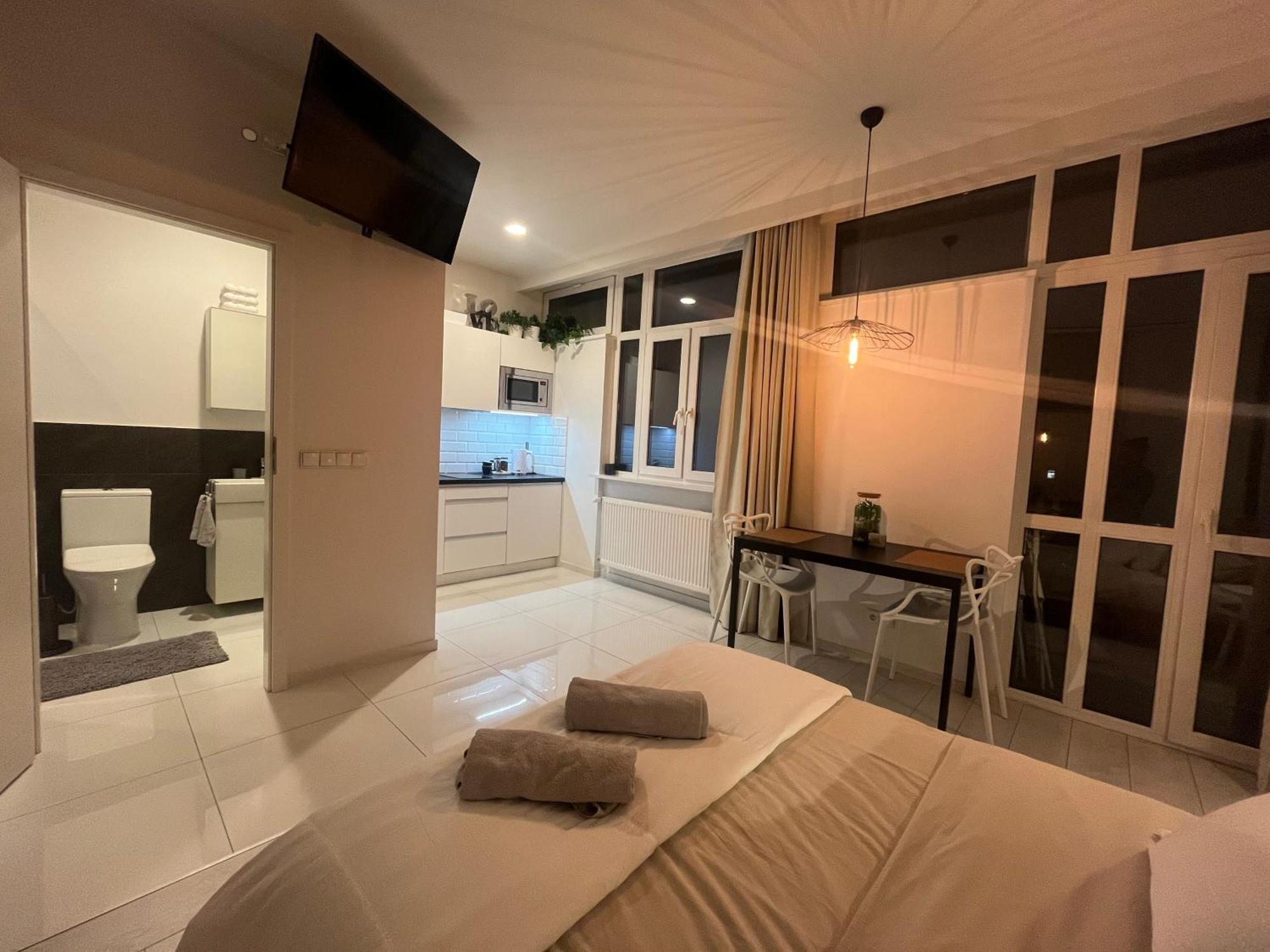 Apartment I Piotrkowska Z Wielkim Lustrem, Balkonem I Klimatyzacja *