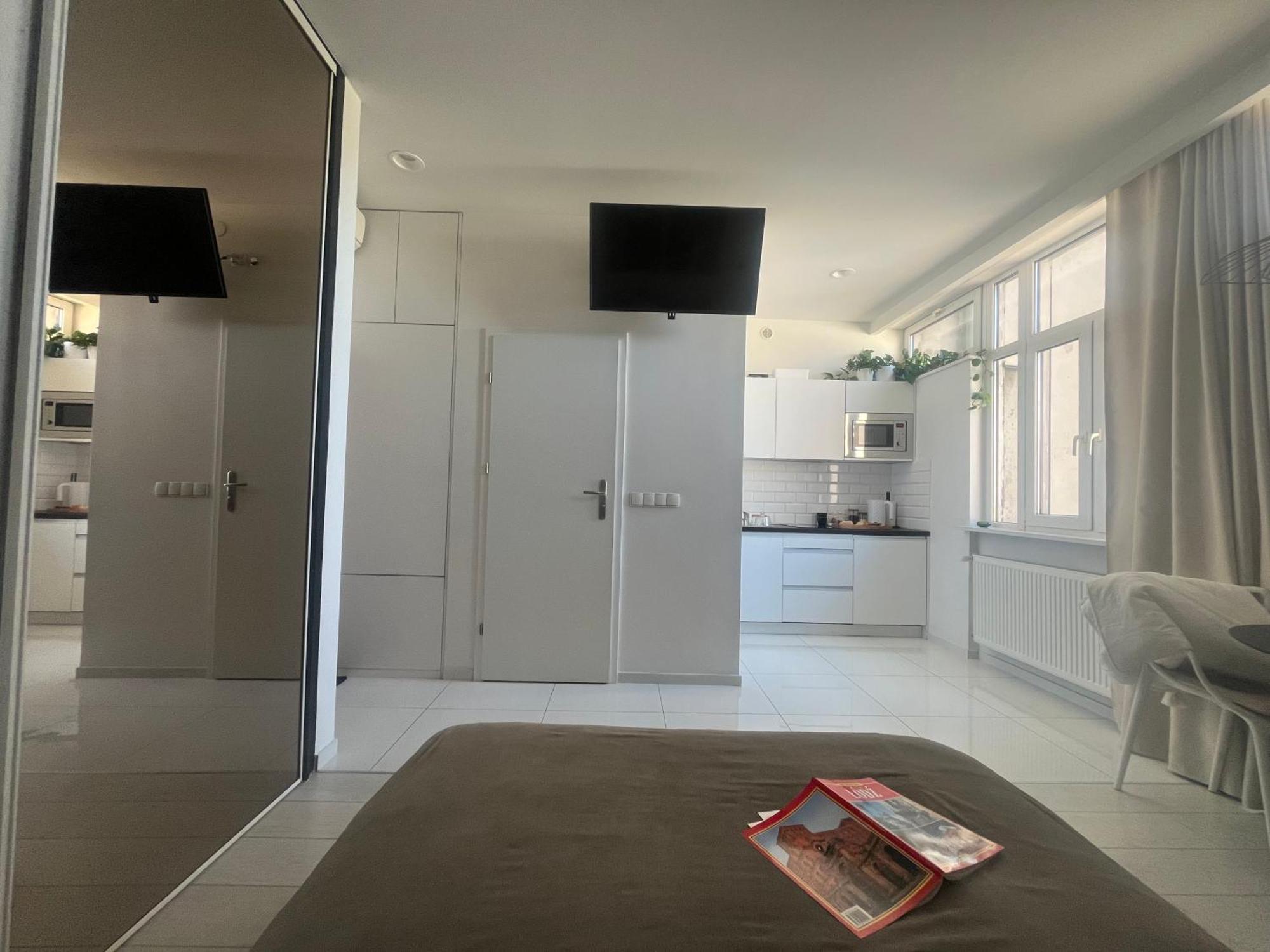 I Piotrkowska Z Wielkim Lustrem, Balkonem I Klimatyzacja Apartment Lodz (Lodz)